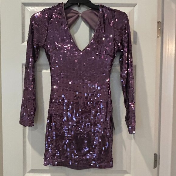 Lulu's NWT All Over Sequin BodyCon Mini Dress Backless V Neck Size Medium Party - Picture 11 of 16